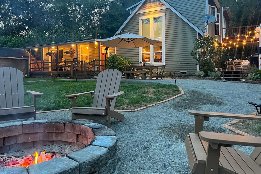 100-Year-Old Farmhouse w/ Hot Tub on 5 Acres! - Image 1