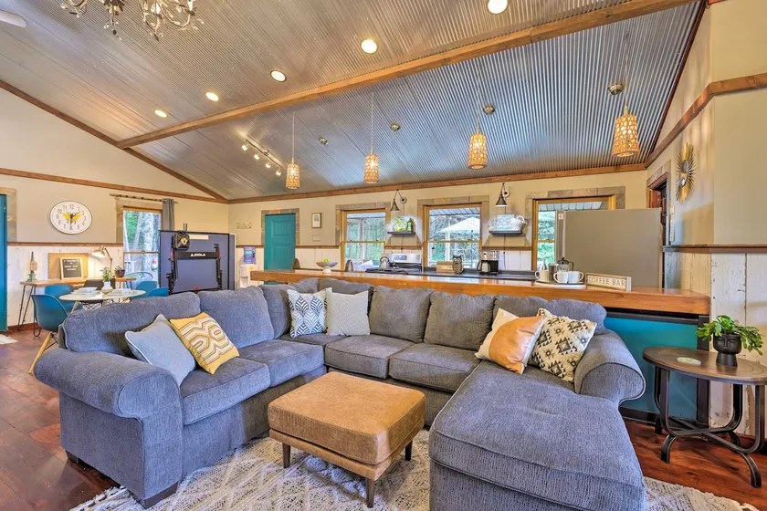Pet-Friendly Outdoor Paradise w/ Grill, Decks - Image 1