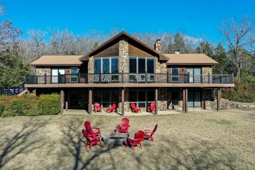 Riverfront Lodge on 10 Acres with Large Dock - Image 1