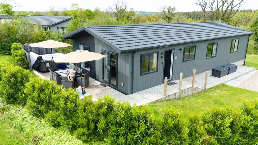Iris Lodge, 18 Roadford Lake Lodges - Image 1