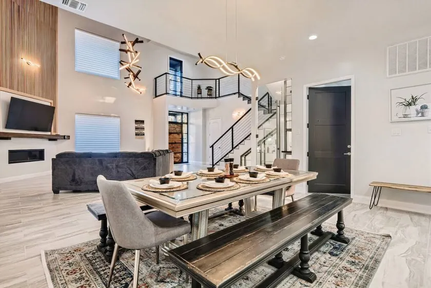 High End 5 BDRM Home W/ Heated Pool & Mins to Riverwalk / Downtown - Image 1