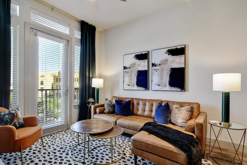 Stunning Apt Near Pearl | Gym | Pool | Parking - Image 1