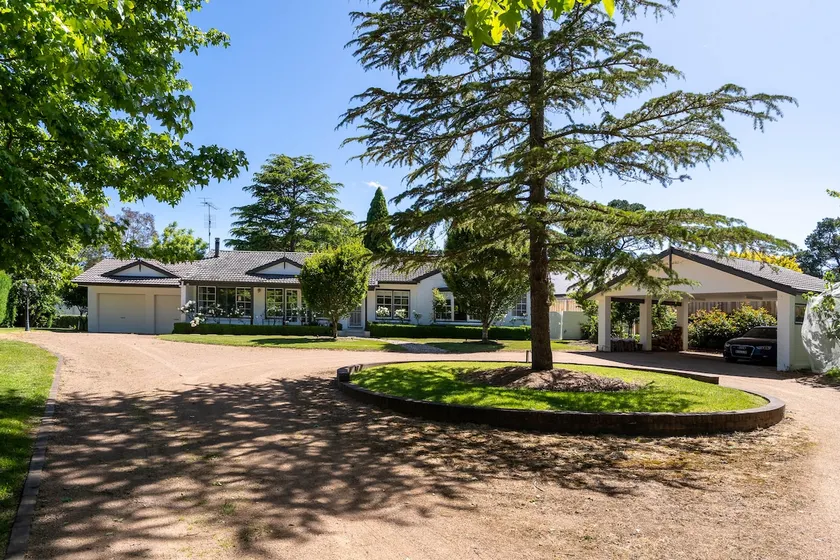 Lauretana House & Cottage - Homestead in Bowral! - Image 1