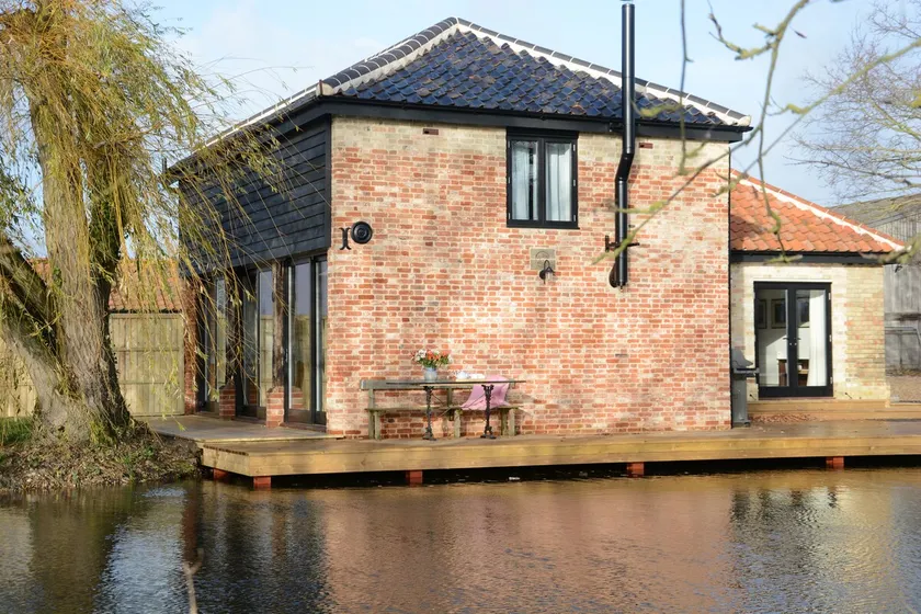 Fishpond House, Sotherton - Image 1