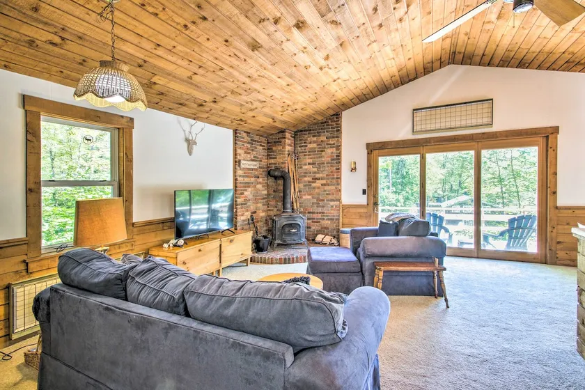 Cozy North Conway Home: Walk to Slopes & Dtwn - Image 1