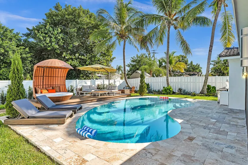Upscale Hollywood Oasis | Heated Pool & Fire Pit - Image 1