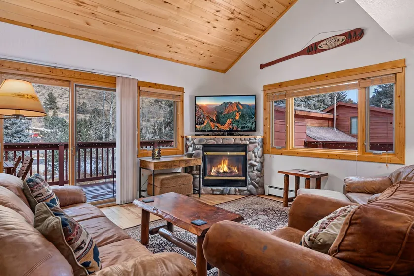 Cozy Fall River Escape • Private Hot Tub - Image 1