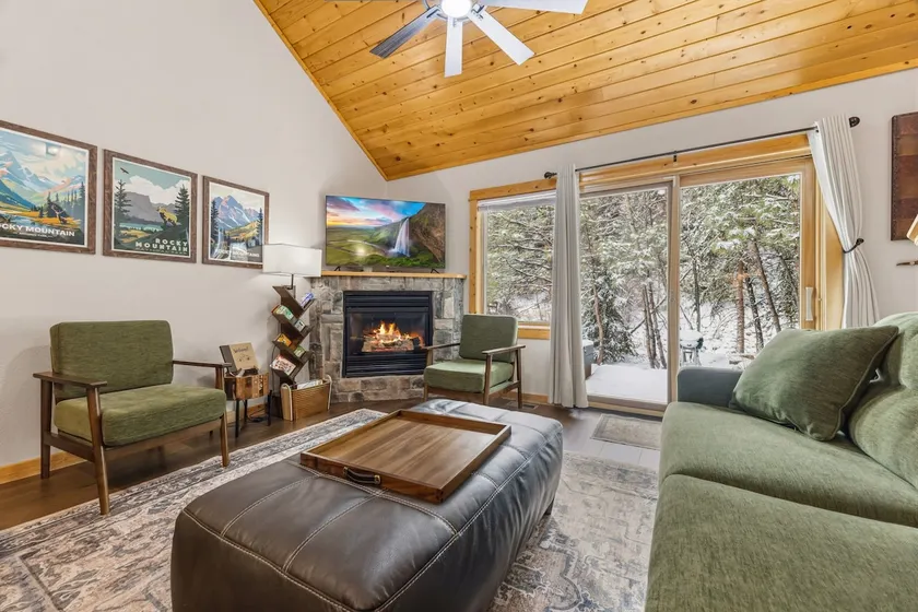 Private hot tub, riverfront, mountain views! - Image 1