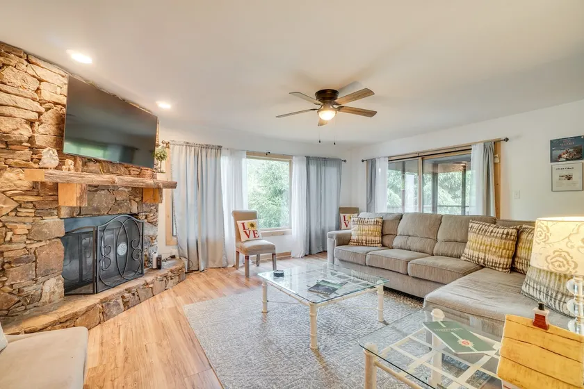 Spacious Rustic Helen Abode ~ 1/2 Mi From Tubing! - Image 1