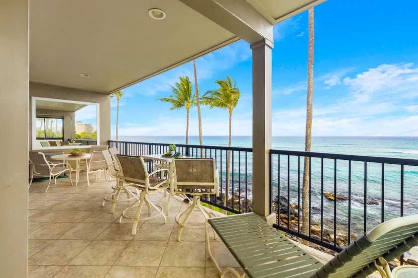 Tropical, modern finishes with vast ocean views - Image 1