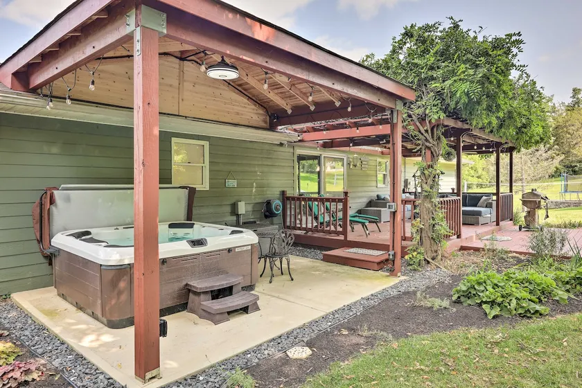 Family-Friendly Brookville Home w/ Hot Tub! - Image 1