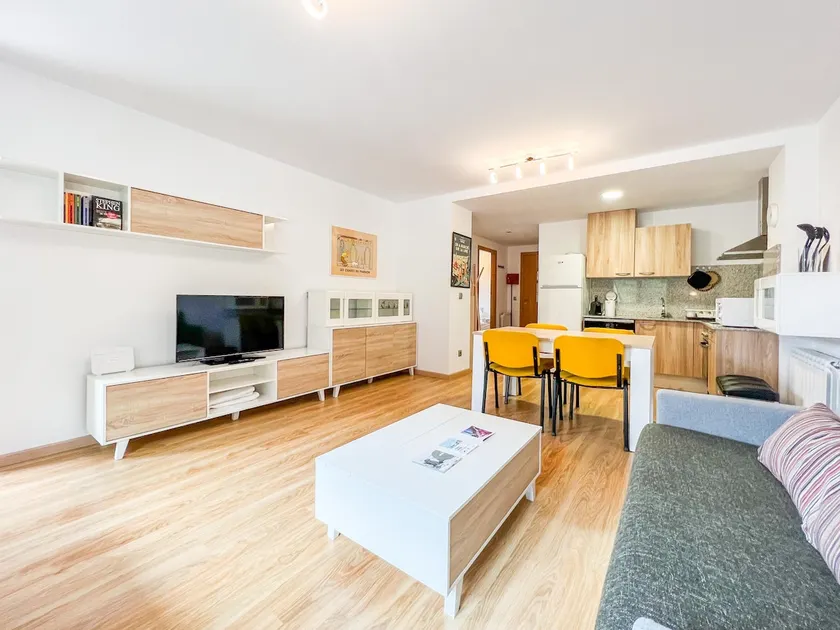 Apartment in Arinsal 6PAX free parking - Image 1