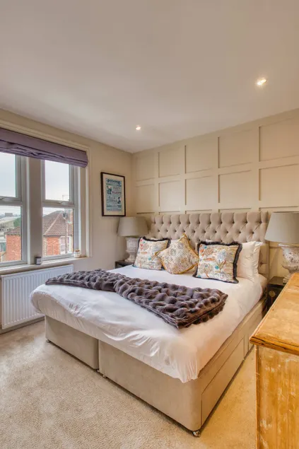 Spacious House In Guildford - Image 1