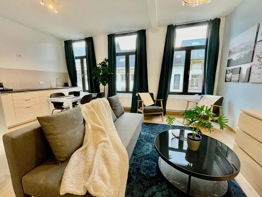 Luxury Dlx 1BR Near Fashion District by OneLuxStay - Image 1
