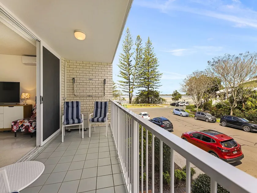 Nelson Point Unit 2 Golden Beach QLD - Image 1