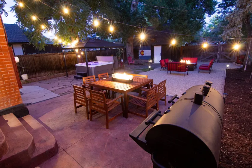 Perfect Sanctuary for 8 w Hot Tub near City Park - Image 1