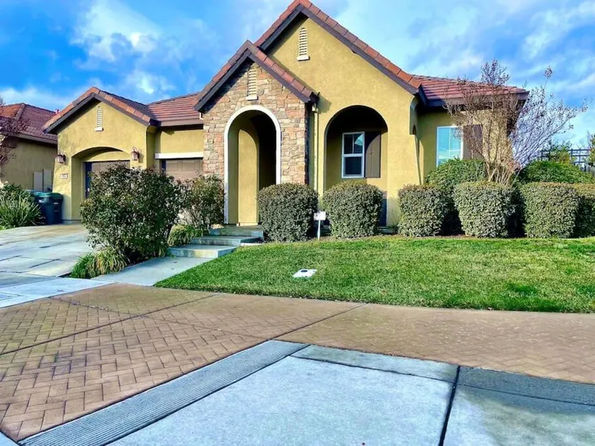 Einstöckiges Haus mit 4 Schlafzimmern in West Sac · Kamin · Eingezäunter Garten · Haustiere erlaubt - Image 1