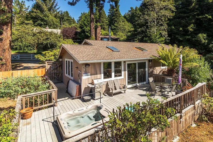 Redwood Beach Retreat - Hot Tub, Walk to Beach, 3 King beds! - Image 1