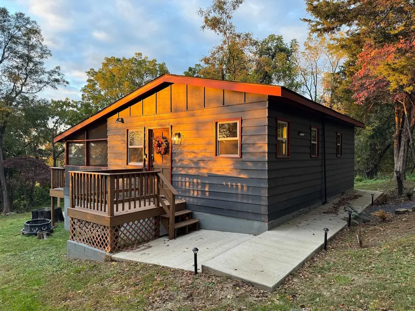The Juniper Cabin • Cozy Hideaway w/ Hot Tub - Image 1