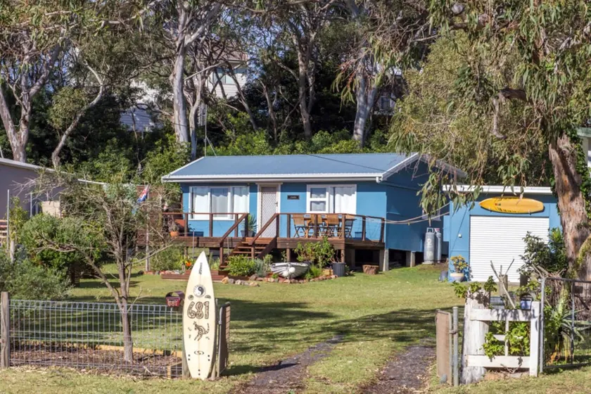 Retro Beach Cottage - Classic Surf Getaway - Image 1