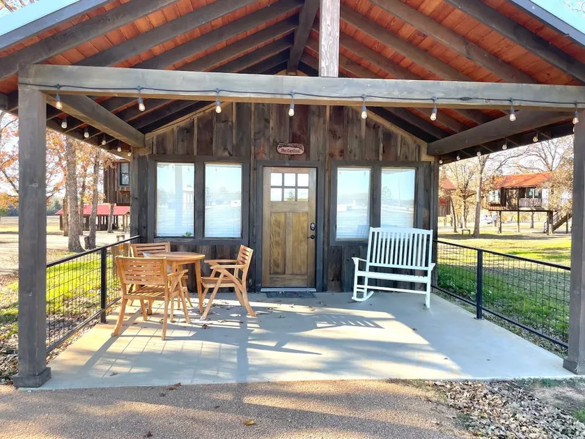 Meadowlark Treehouse 15 MIN to MagnoliaBaylor - Image 1