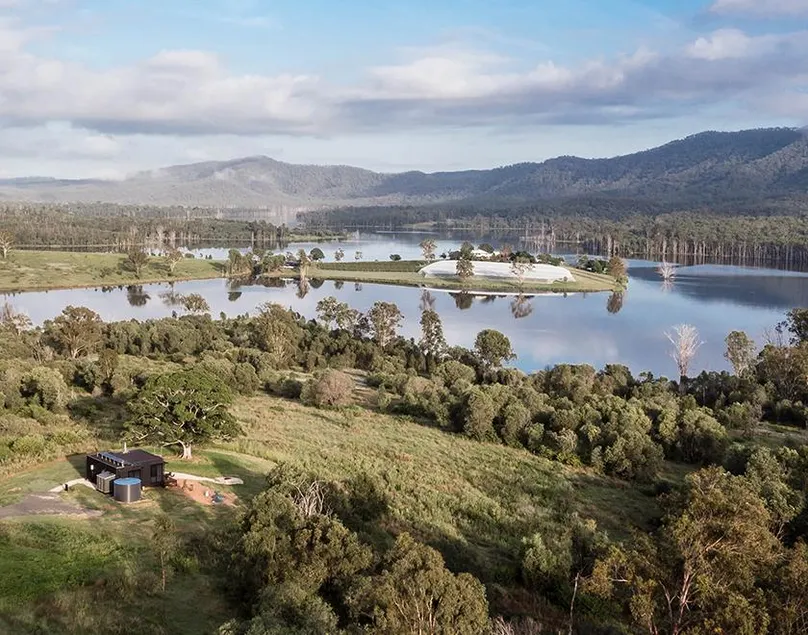 Crumpet, Off Grid 2 Bedroom WanderPod, Lake Views - Image 1