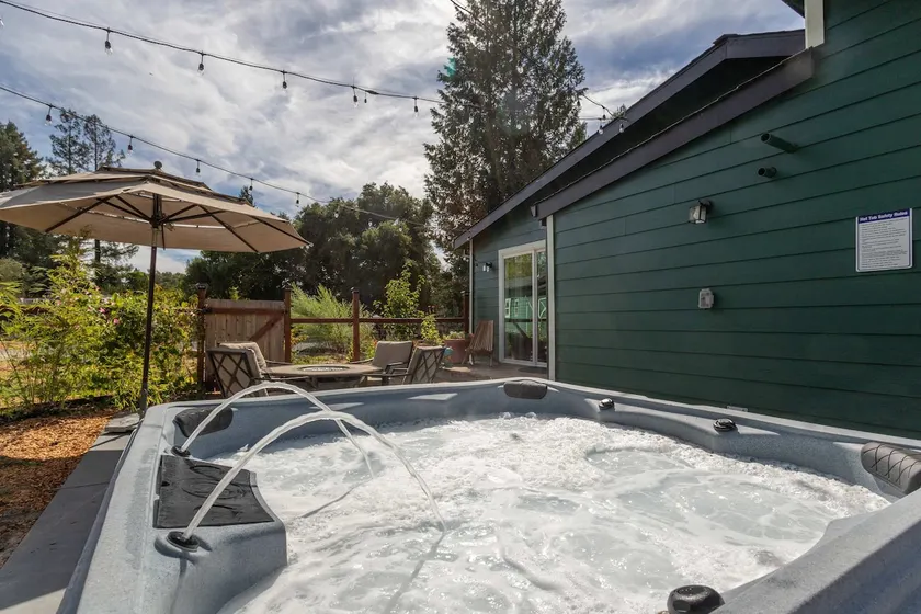 Charming dog-friendly home next to regional park - Image 1