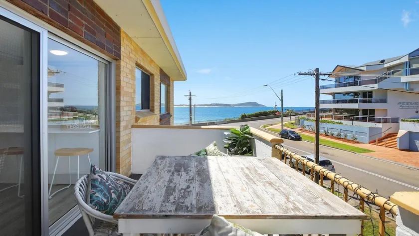 SALT LIFE | Short walk to beach, shops cafes | Accom Holidays - Image 1