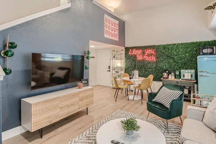 Instaworthy Mid-century Loft Near The Domain! - Image 1