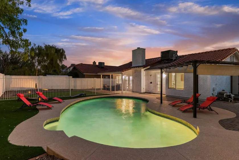 Lookout Mountain Retreat with Heated Pool & 6 Beds - Image 1