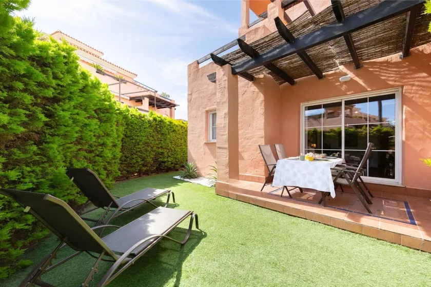 Ground floor-garden| Beach 8 min | Parking |Cot - Image 1