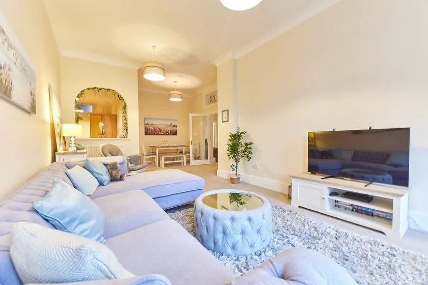 *Spacious* 3 Bedroom Flat - Town Centre Berwick - Image 1
