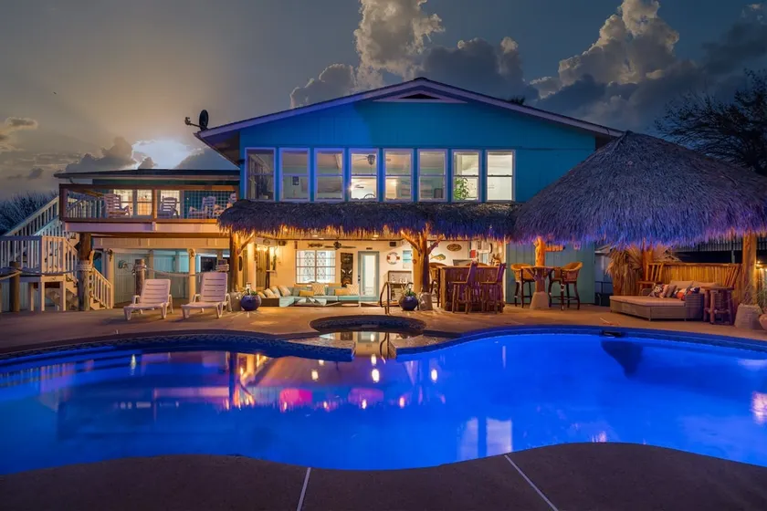 Texas Tiki - Image 1
