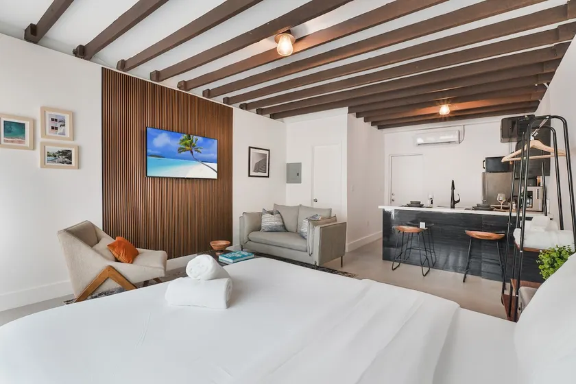 Designer Studio| Close to Wynwood| SuperHost! - Image 1