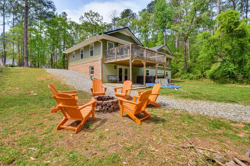 Waterfront Townville Home: Hot Tub & Lake Access! - Image 1