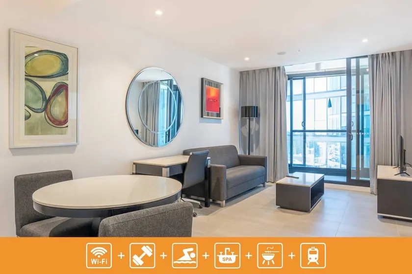 Bright and Sunny 1Bedroom Apartment + Rooftop Pool - Image 1