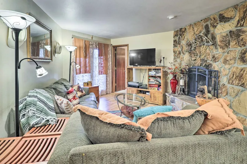 Rustic Condo w/ Deck < 1 Mi to Angel Fire Resort! - Image 1