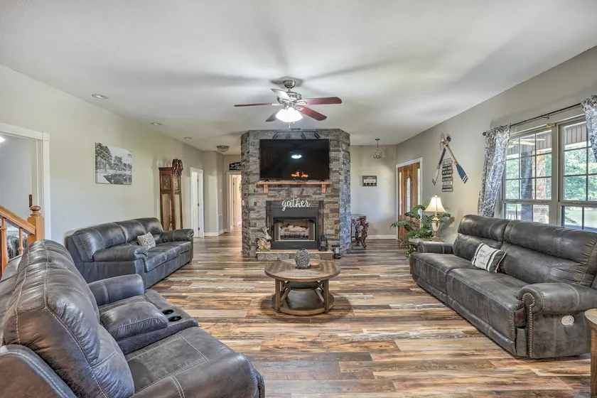 Fish, Kayak & More: Lakefront Georgia Home - Image 1