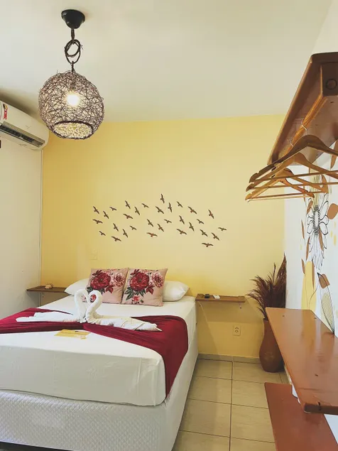 Ground floor en-suite with breakfast in a guesthouse 200 meters away - Image 1