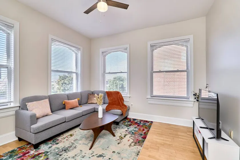 The White House 1 Bdrm Apt - Unit D - Image 1