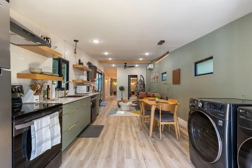 Private Modern Tiny Home Near Medical District - Image 1