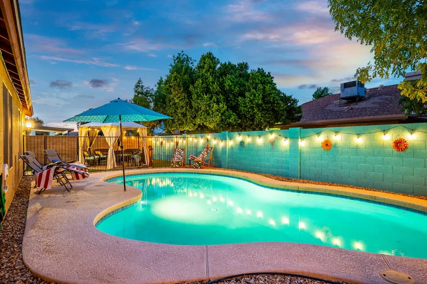 Walk 2 Stadium- Pool-Firepit-Pets ok - Image 1