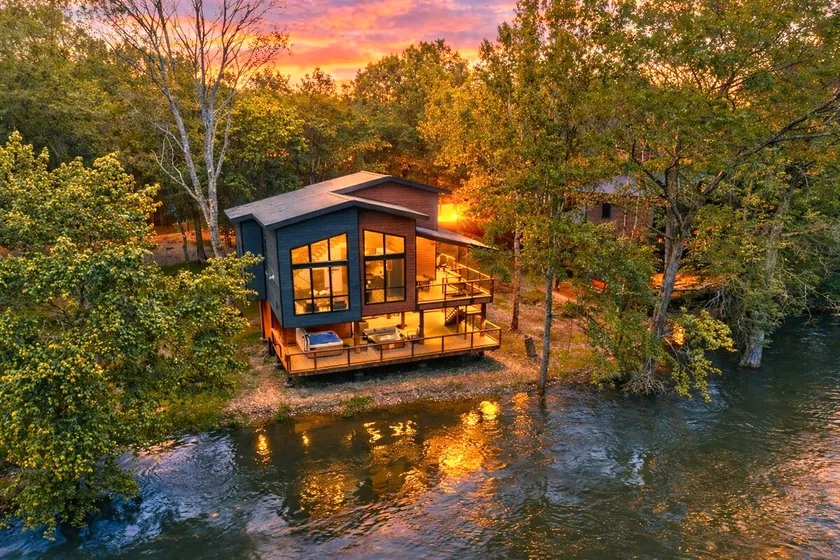 Serenity Shores Modern Cabin on a River Broken Bow - Image 1