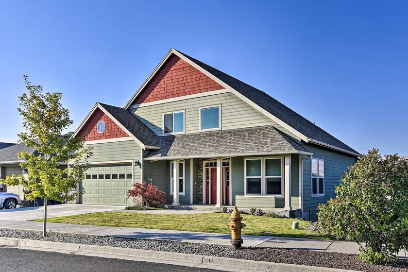 Incredible Oregon Retreat w/ Private Hot Tub! - Image 1
