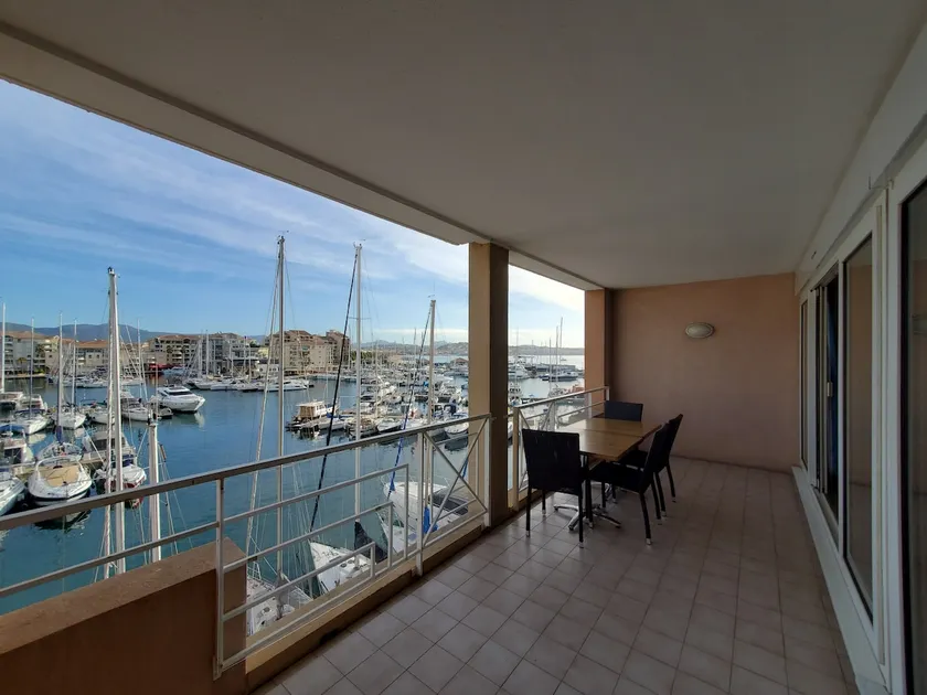 CAP HERMES Vue PORT T2 40m2 climatise 4 personnes - Image 1