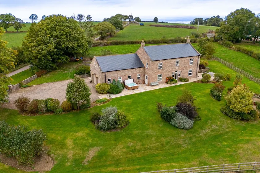 Beautiful Yorkshire farmhouse with hot tub - Image 1