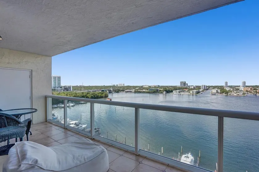 Le Petit Italie ,water View 22 With Pool - Image 1