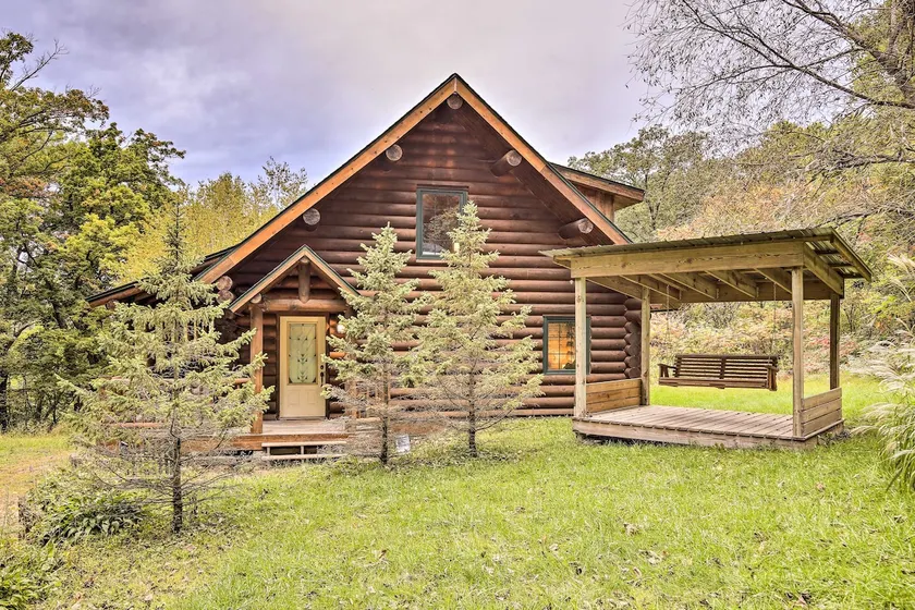 Splendid Family Cabin w/ Hot Tub & Grill! - Image 1