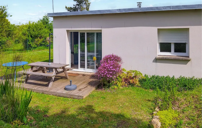3 Bedroom Stunning Home In Trévou-Tréguignec - Image 1