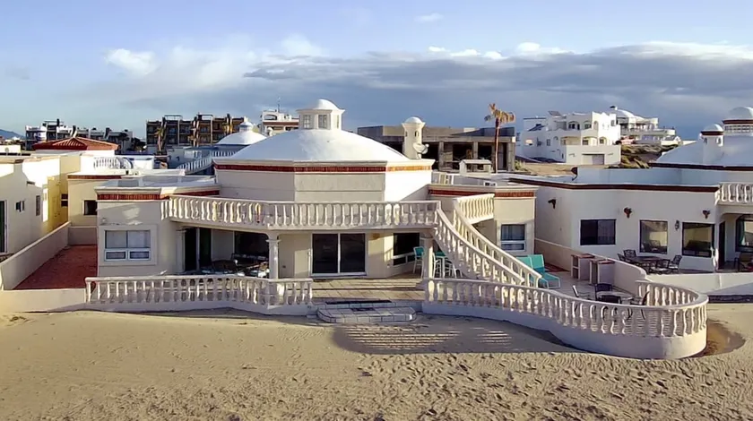 Casa Semana- Beachfront home (up to 16 guests!) - Image 1